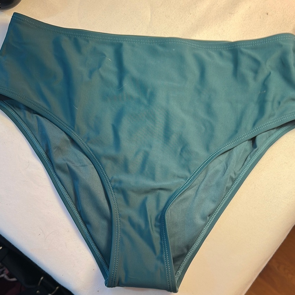 NWT Cupshe bikini bottoms size large